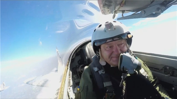 视频|普京刚潜水抓条鱼 波罗申卡总统就驾驶战