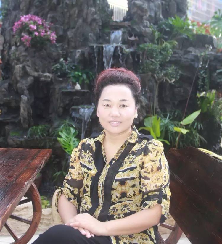 校长:何海燕女士