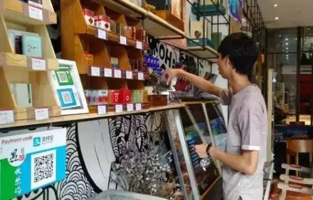 深圳首家无店员无监控便利店:月入3万,开张4个