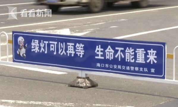 视频|俩男子骑电动闯红灯不听劝阻 打砸被扣电