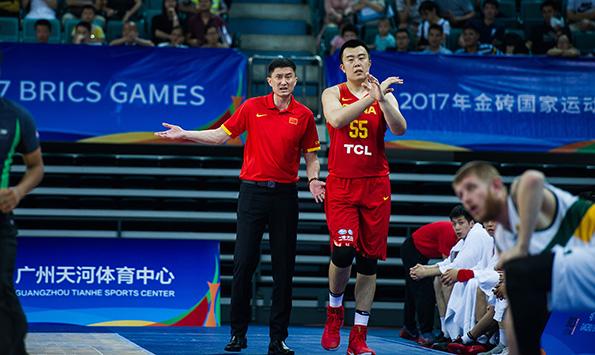 男篮亚洲杯来了澳洲球队,姚明轻轻问了声中国