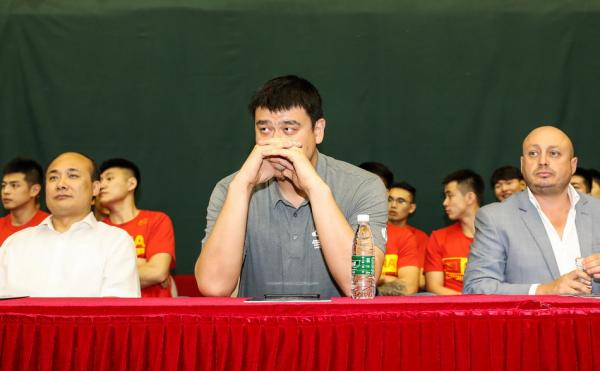 男篮亚洲杯来了澳洲球队,姚明轻轻问了声中国