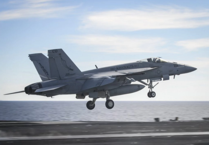  美军F/A-18E战斗机