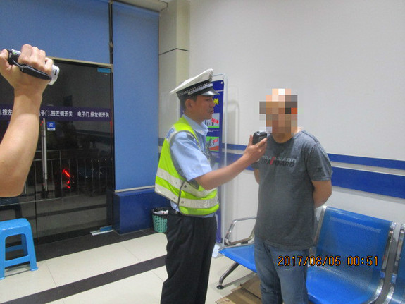 男子醉驾出事 后悔莫及|交通事故|醉驾|助力车