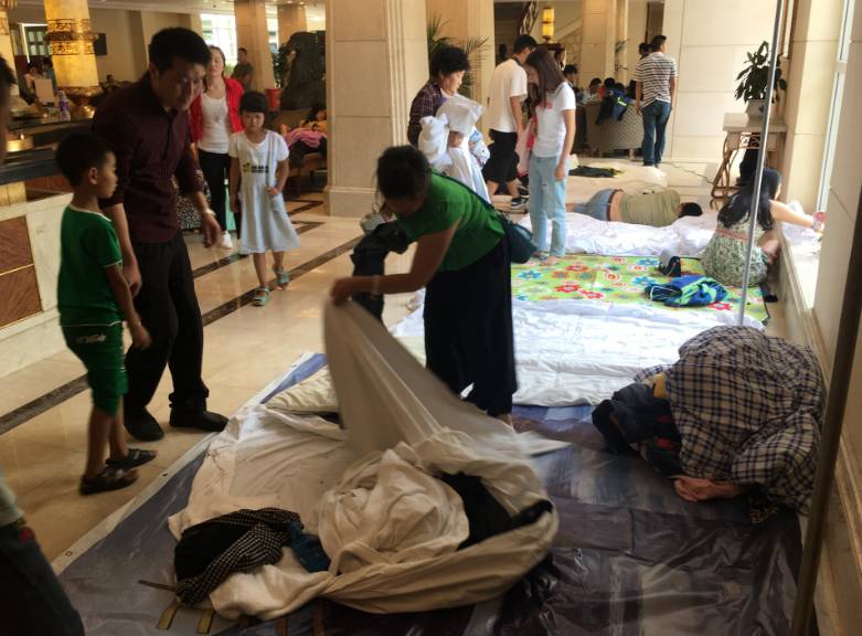 九寨沟地震已致2名陕西游客身亡;西安警方抓获