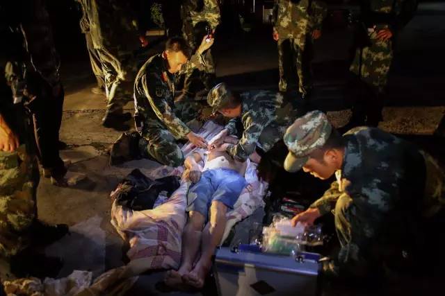 最新!九寨沟地震致19死247伤,青岛249名游客