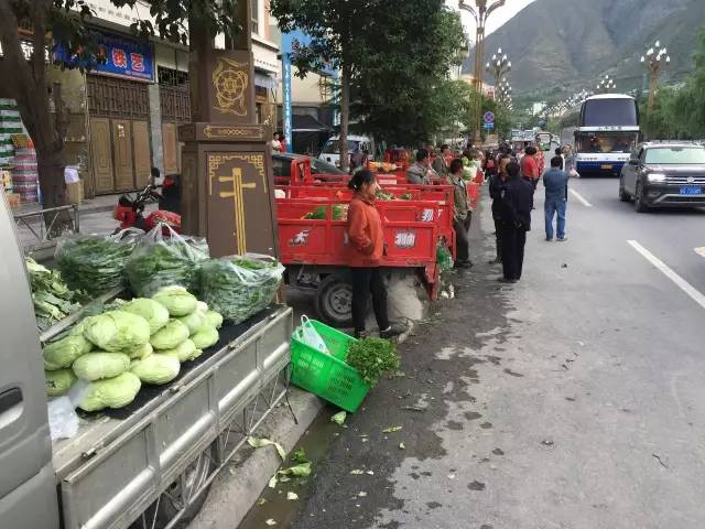 【泪目 】夫妇带小孩自驾九寨沟,父亲遇难前砸