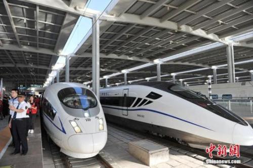 资料图:停靠在站台的高铁列车。杨艳敏 摄