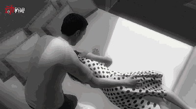 男子半夜入室偷摸熟睡女子，不顾其丈夫就在旁边...