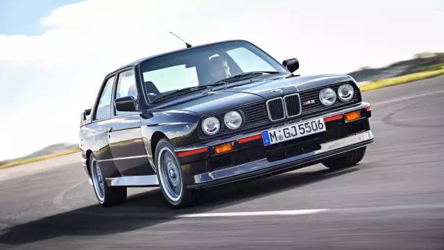 偶遇一辆30年前的宝马M3 比丰田AE86还要少见!