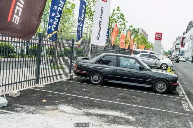 偶遇一辆30年前的宝马M3 比丰田AE86还要少见!