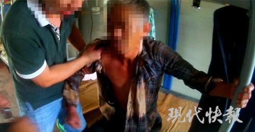 警方抓获肖某时的画面 警方供图