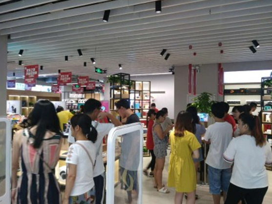 拥抱零售革命 京东宣布年内建设300家3C零售