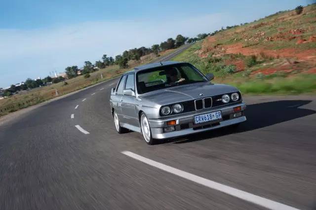 偶遇一辆30年前的宝马M3 比丰田AE86还要少见!