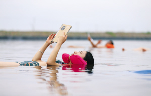 漂浮在太空的尸体会腐烂吗？万一掉到别的星球，会进化...