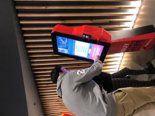 人观众激动落泪,网友留言-- 棒极了!我爱这部电