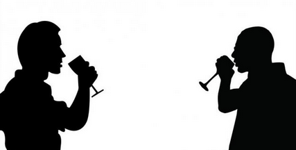 男子喝假酒中毒,医生竟拿出60度真酒让他继续