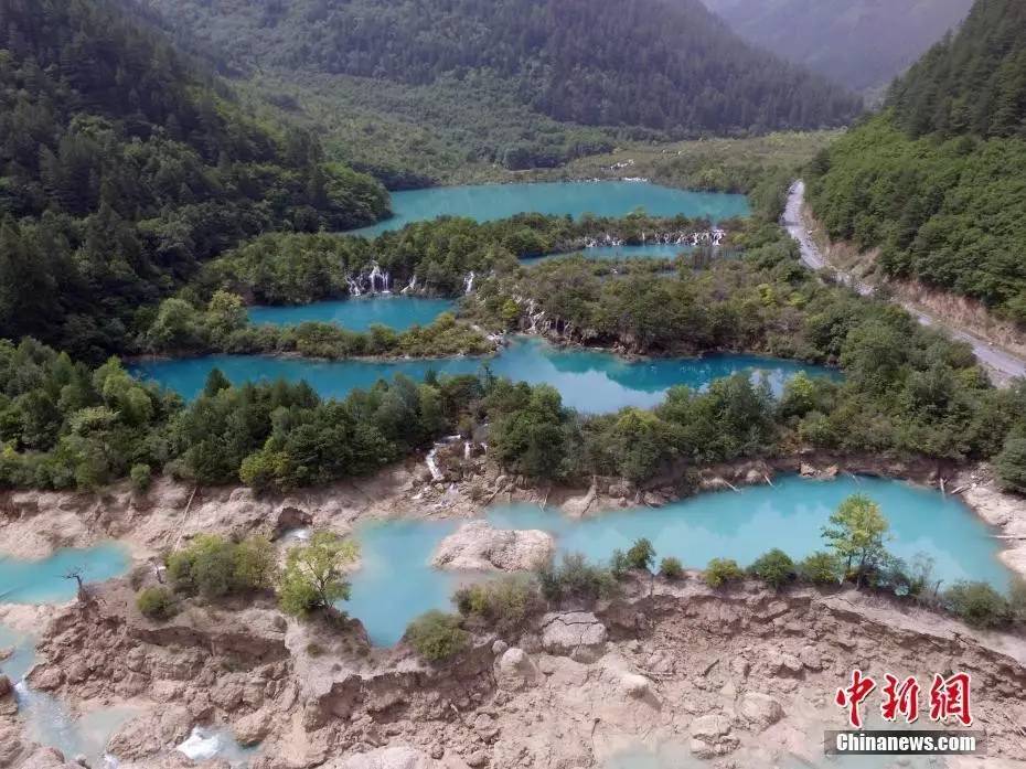 美景不再!九寨沟地震前后对比:火花海的水基本