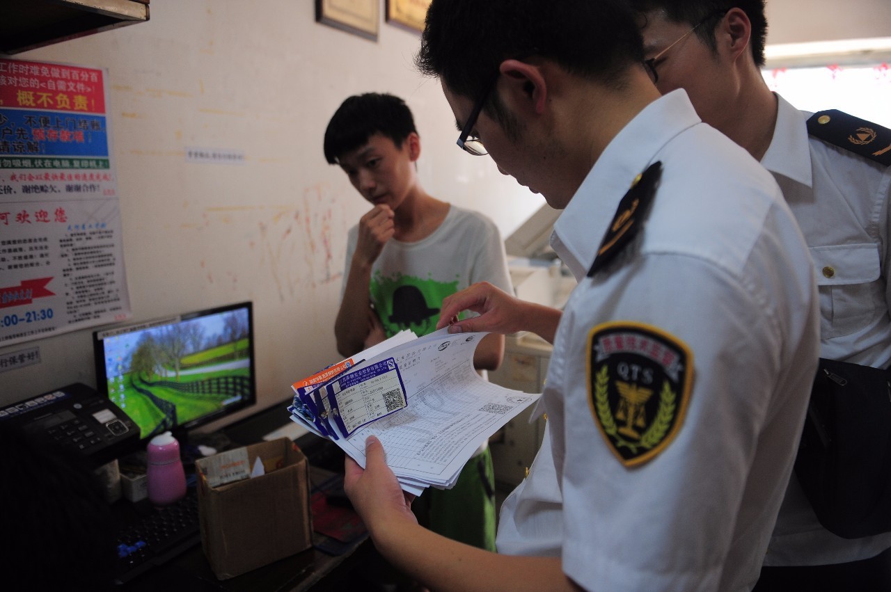 亲历地震的湖南人回忆震后24小时,沿途看到落