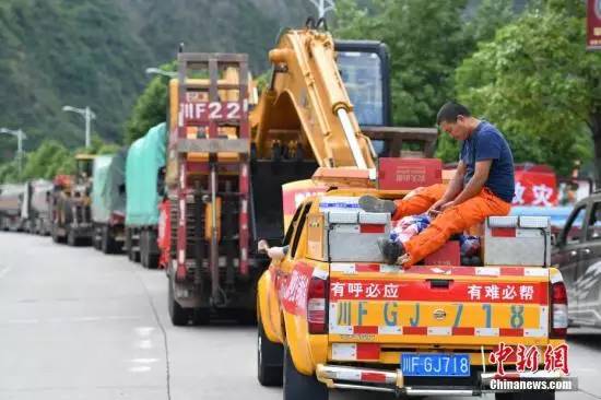 美景不再!九寨沟地震前后对比:火花海的水基本