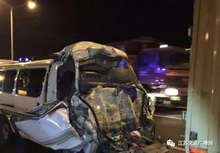 4死2伤，今天凌晨南京绕城公路发生惨烈车祸，一起面包车追尾货车