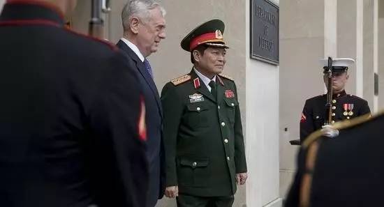  ▲8月8日，美国国防部长马蒂斯与到访的越南防长吴春历在华盛顿举行会晤，五角大楼随后在一份新闻稿中宣布，明年将派一艘美军航母访问越南。