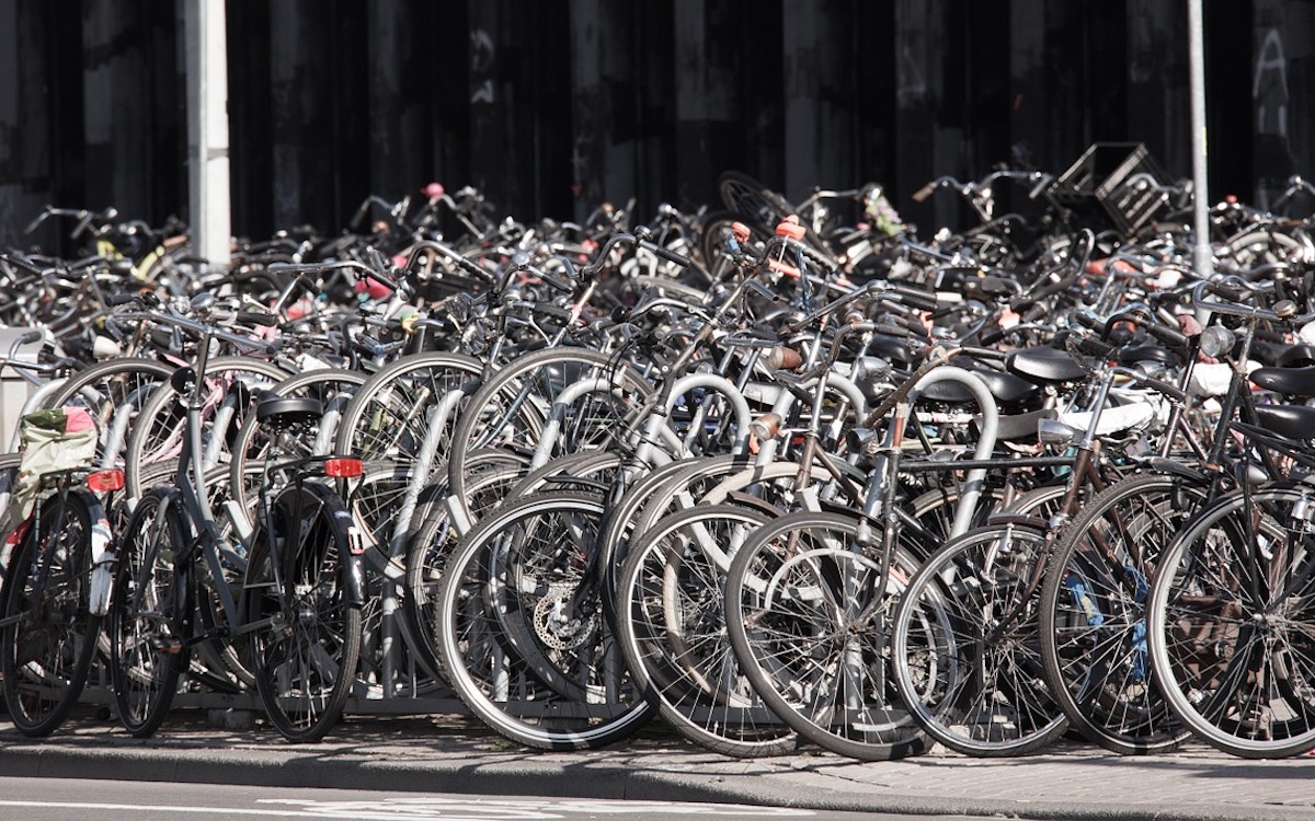 荷兰建成了世界上最大的自行车停车场,够用了