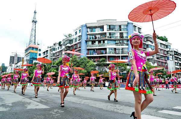 【纪检人·镜头】黔南州成立61周年举行民族