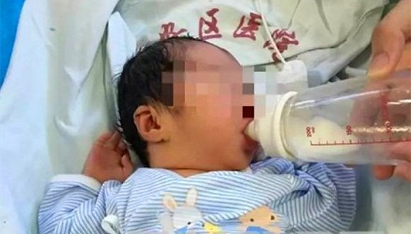 寄往福利院 生母被警方控制之后已赶至医院陪