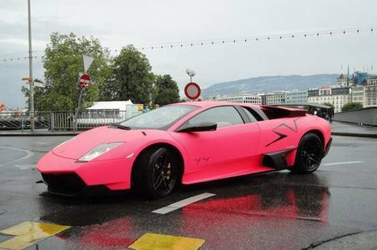 黑帮大佬都开什么车?还是香港的洪门帮最厉害