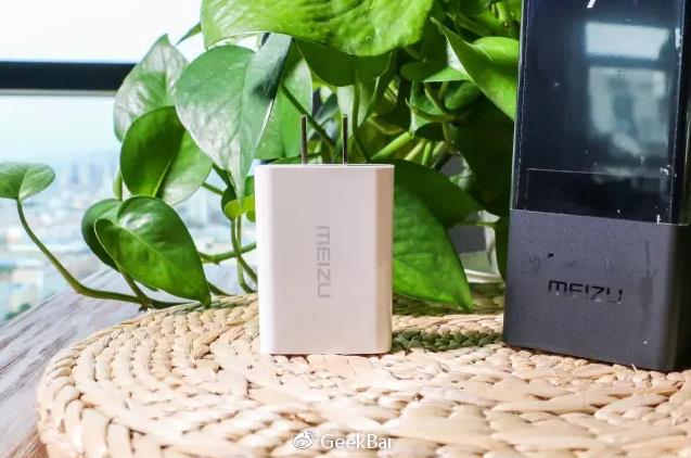 魅族PRO 7 Plus真机拆解:这块儿副屏不简单! linux学习 第5张 魅族PRO 7 Plus真机拆解:这块儿副屏不简单! linux学习 第5张