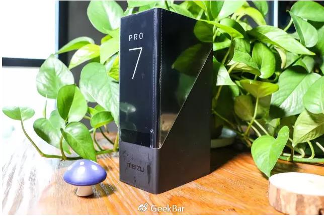 魅族PRO 7 Plus真机拆解:这块儿副屏不简单! linux学习 第3张 魅族PRO 7 Plus真机拆解:这块儿副屏不简单! linux学习 第3张