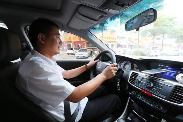 怎么成为网约专车司机 Jmfu-fyixiay6840701.jpg