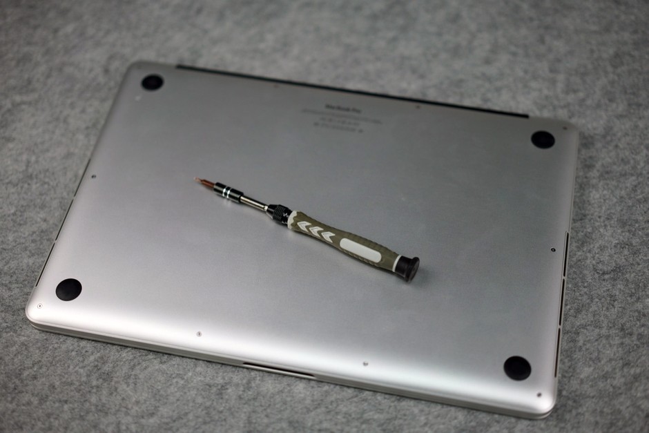快爆炸了?教你给苹果MacBook换电池