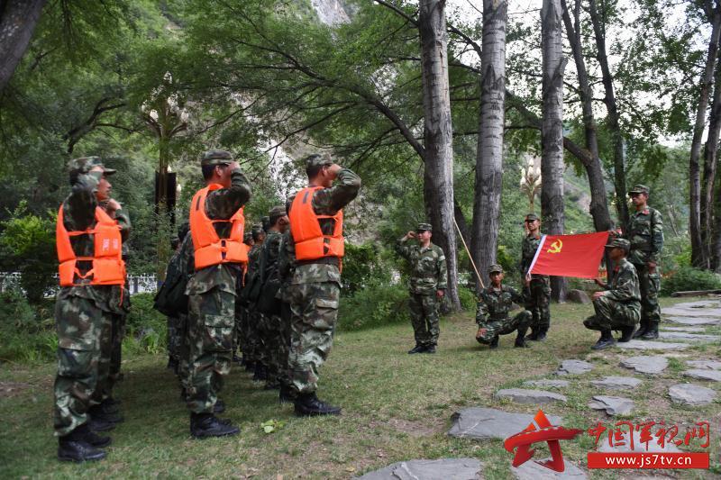 【四川地震】武警阿坝支队官兵在救援现场火线入党