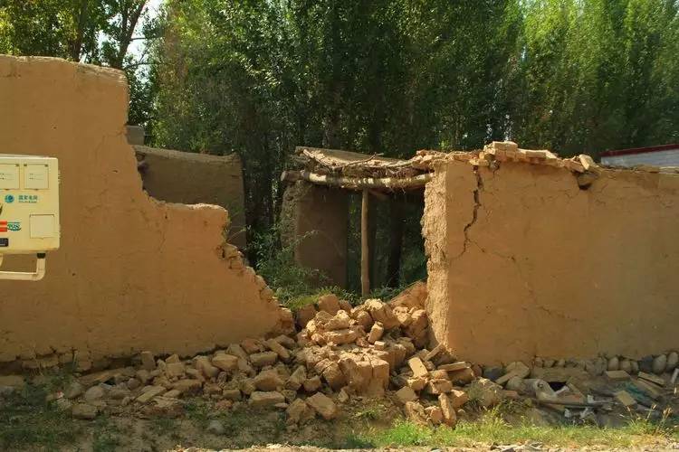 新疆精河县6.6级地震后最新现场图片 画面很牵