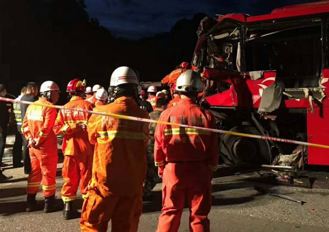 如此惨重?这起36人死亡13人受伤的高速大巴车