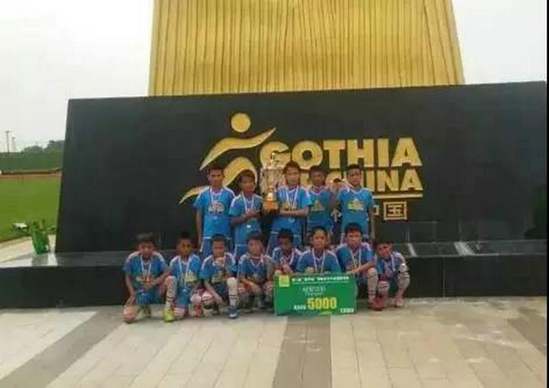 墨玉县喀瓦克乡小学梦之队足球队夺得第三届