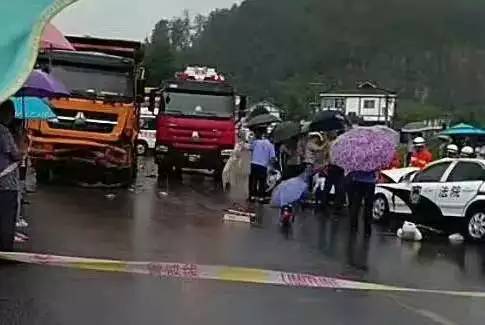 法官见村民骑摩托车摔伤，救人途中 遭遇车祸身亡
