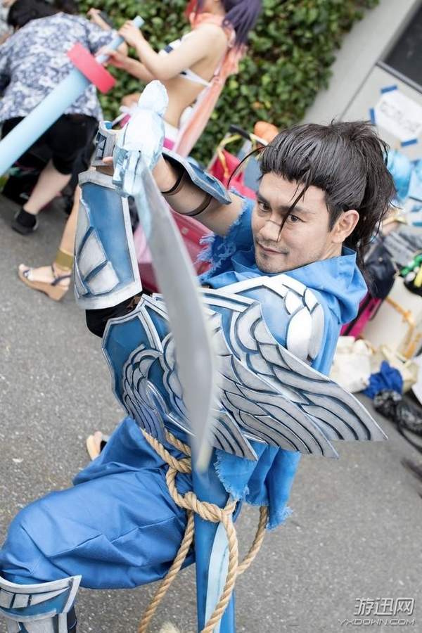 日本C92同人展惊现LOL神COS 安妮出肉,还是