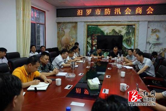 湖南汨罗暴雨引发特大山洪 救援船侧翻2人失踪