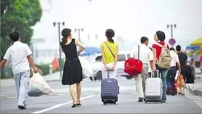 到杭州上大学的女儿1200元生活费,话费购物钱