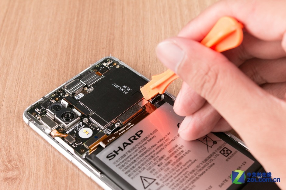 iPhone 8或许也就这样 夏普S2拆解全球首发|iP