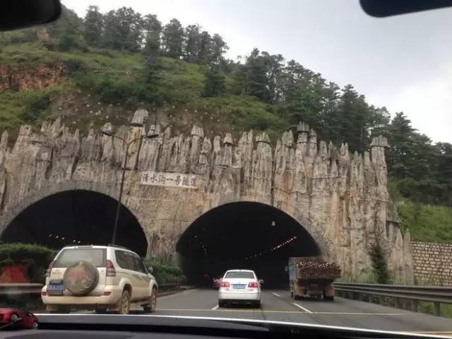 京昆高速36人死亡,昆石高速又发生20余车追尾