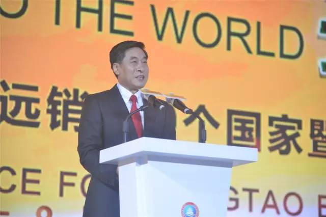2、青岛啤酒株式会社总裁黄克兴.jpg