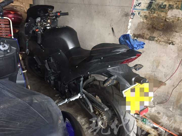 凑巧了!男子网购摩托车套牌 被真牌照车主抓现