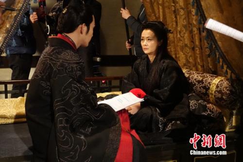 陈依莎、张彬彬饰演母子