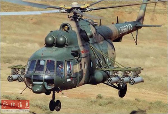 解放军维和直升机分队米-171飞抵达尔富尔