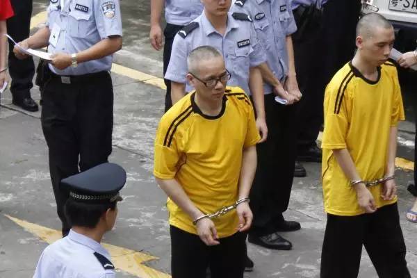 还记得在东莞扫黄风暴中倒下的“太子辉”吗?在庭审两年后，法院终于宣判|梁耀辉|组织卖淫|太子_新浪新闻