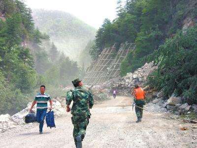 九寨沟地震最美逆行 陪衬者 背后故事:并非自顾